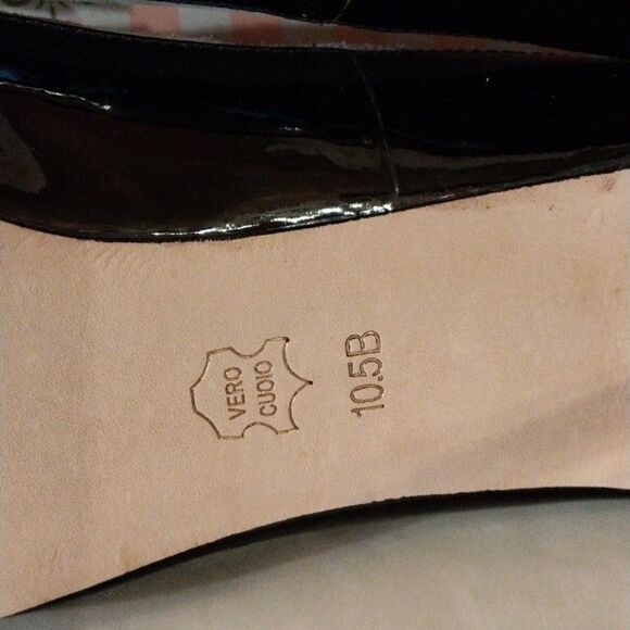 Footcandy Taupe and Black Heels - Picture 6 of 11